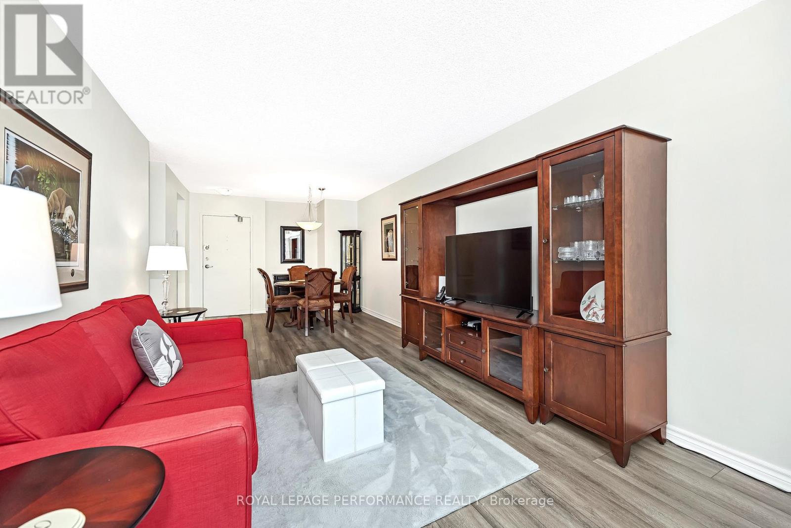 303 - 555 Brittany Drive, Ottawa, Ontario K1K 4C5 - Photo 13 - X12716802