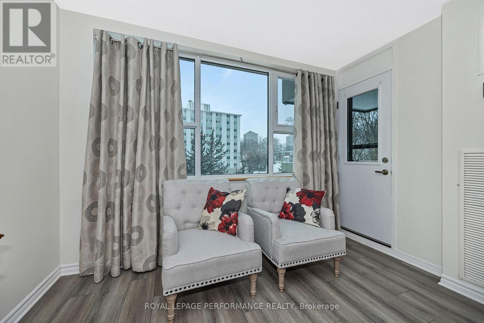 303 - 555 Brittany Drive, Ottawa, Ontario K1K 4C5 - Photo 14 - X12716802