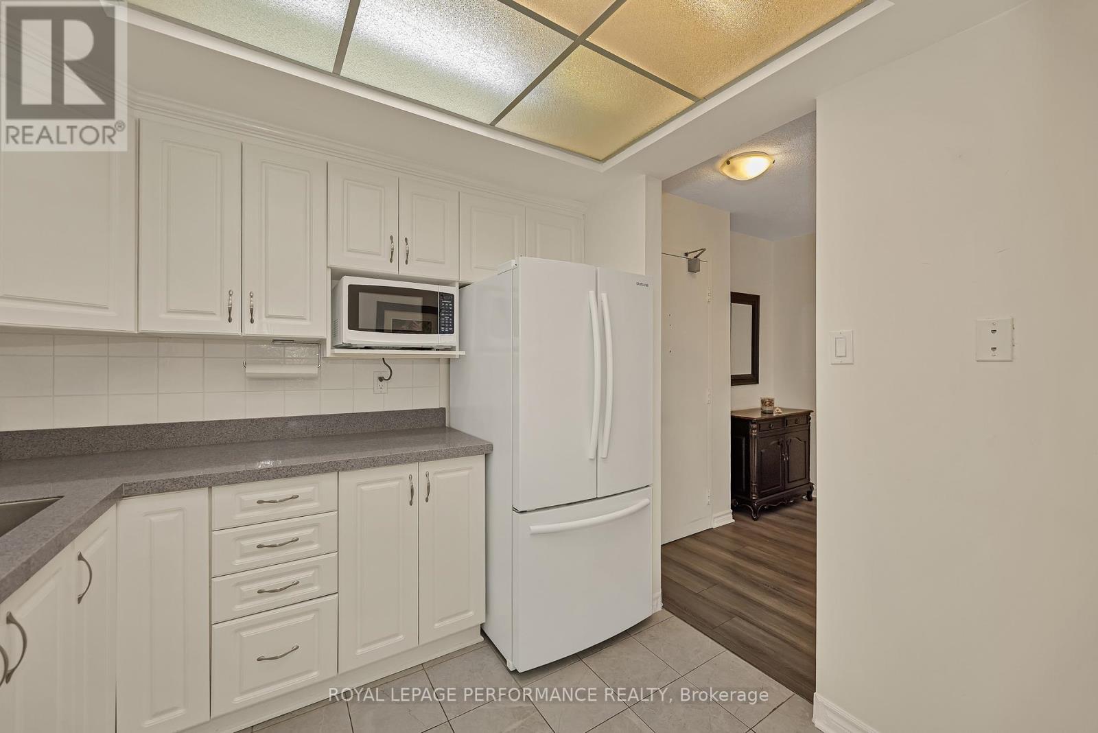 303 - 555 Brittany Drive, Ottawa, Ontario K1K 4C5 - Photo 17 - X12716802