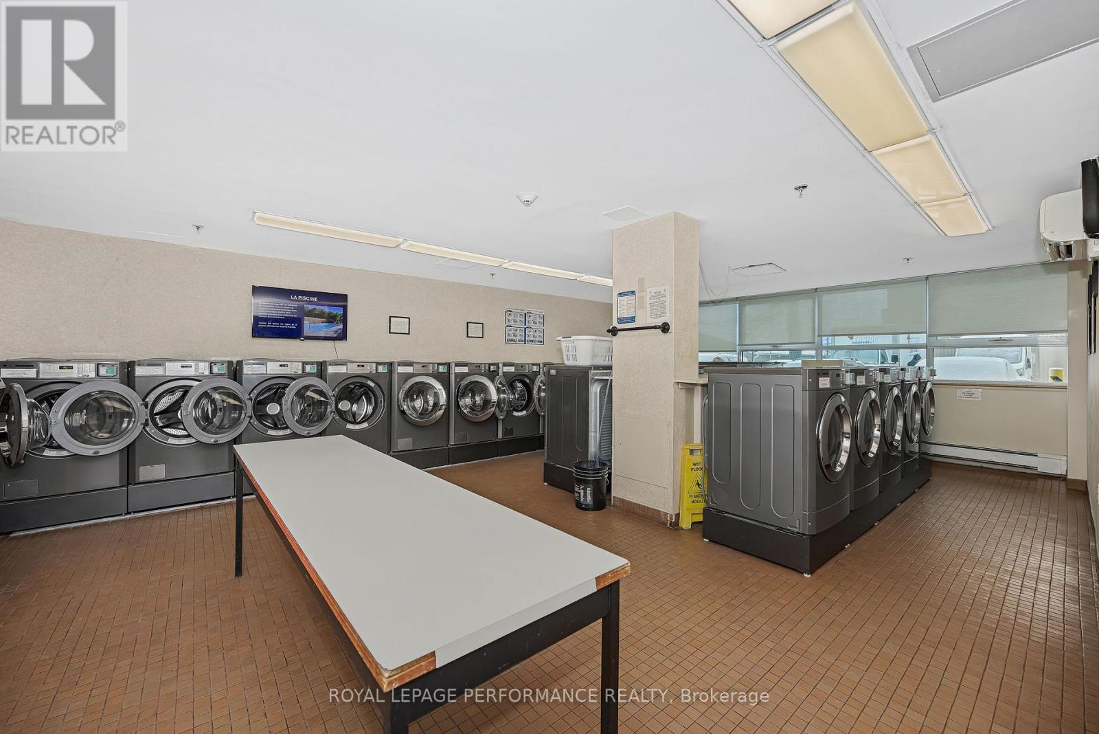 303 - 555 Brittany Drive, Ottawa, Ontario K1K 4C5 - Photo 32 - X12716802