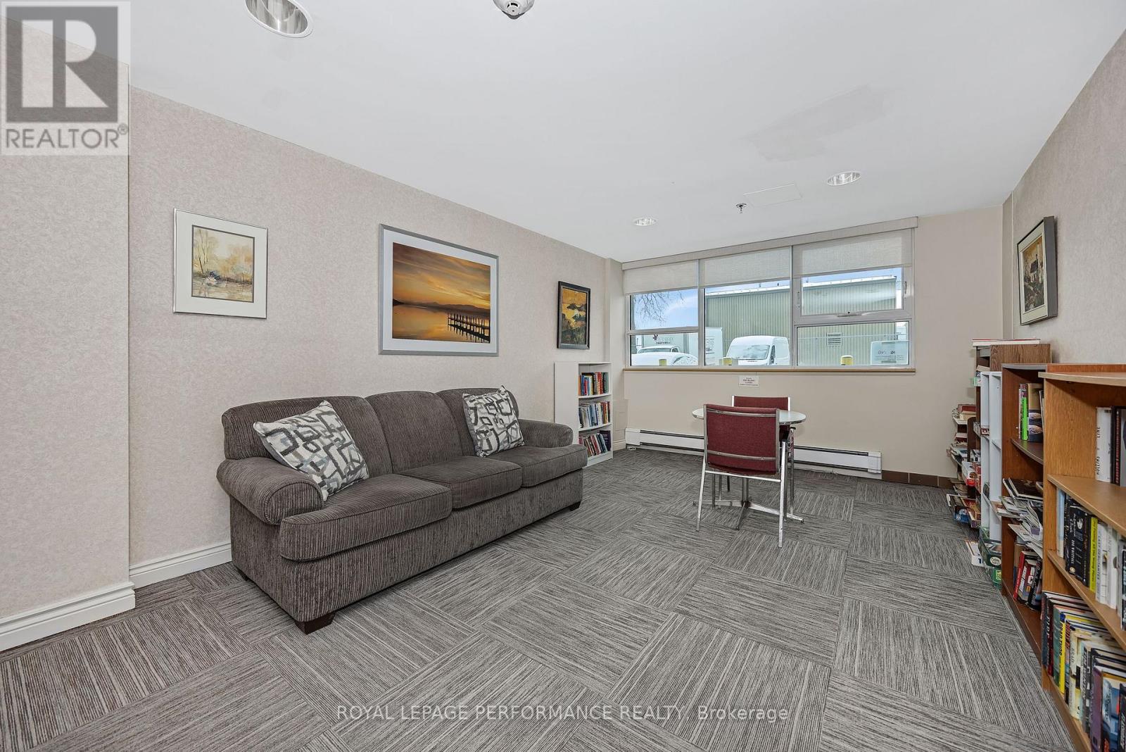 303 - 555 Brittany Drive, Ottawa, Ontario K1K 4C5 - Photo 31 - X12716802