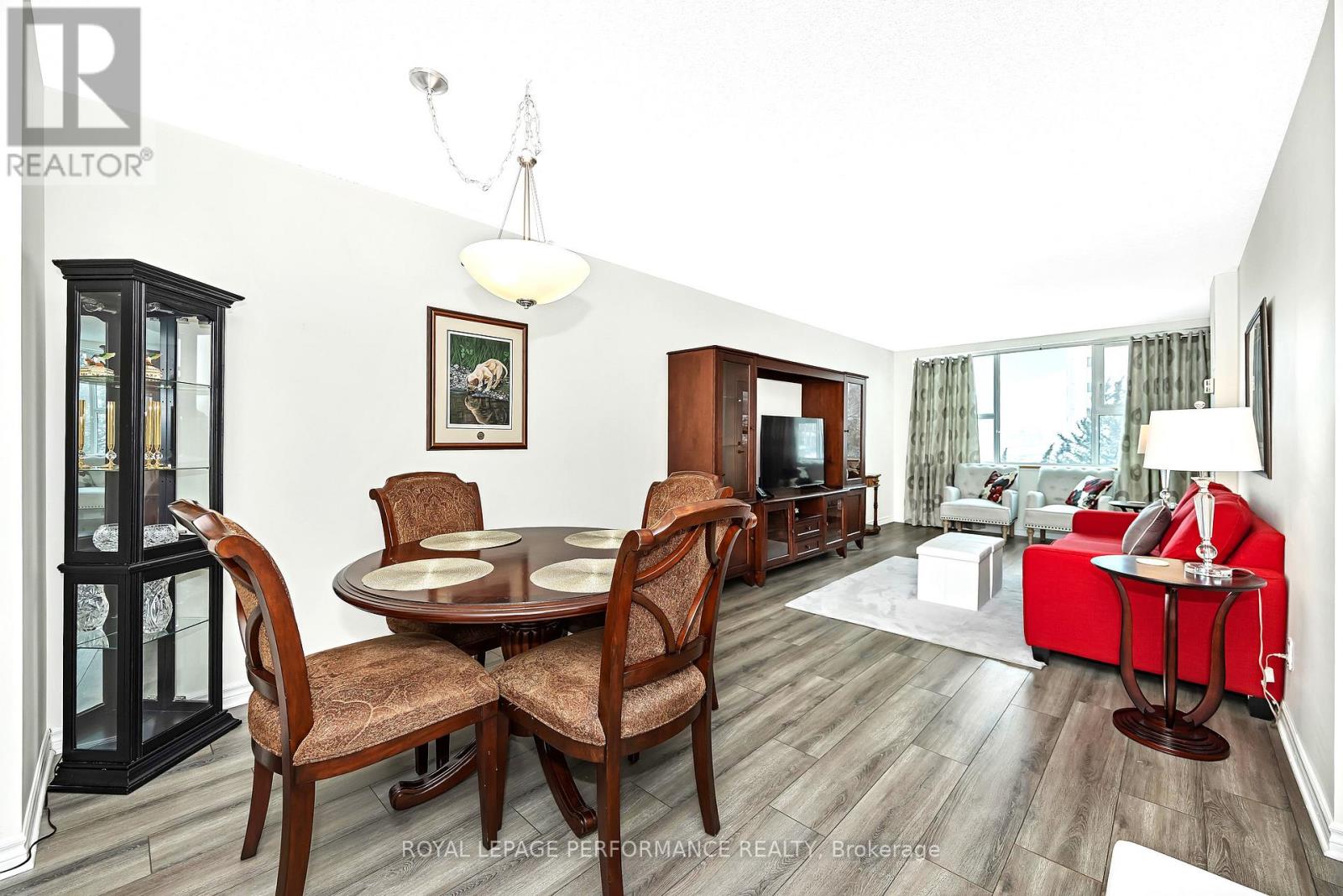 303 - 555 Brittany Drive, Ottawa, Ontario K1K 4C5 - Photo 8 - X12716802