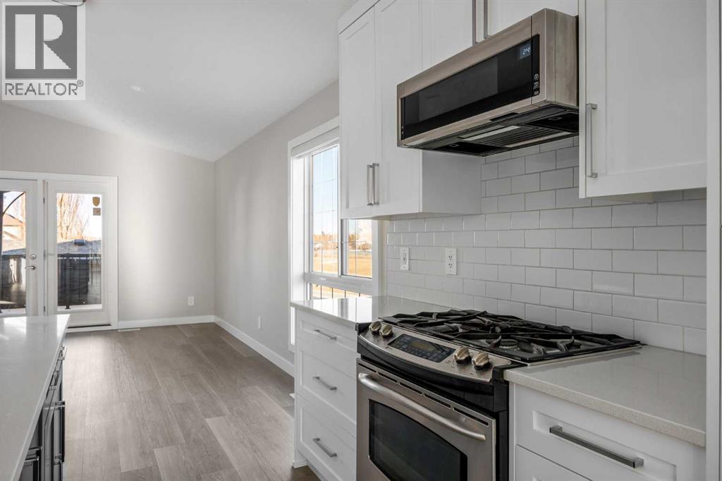 57 Luxstone Crescent Sw, Airdrie, Alberta  T4B 2W7 - Photo 7 - A2281014