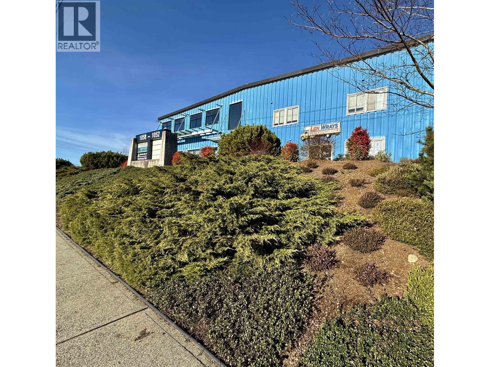 1058 Gibsons Way, Gibsons, British Columbia  V0N 1V7 - Photo 4 - C8074616