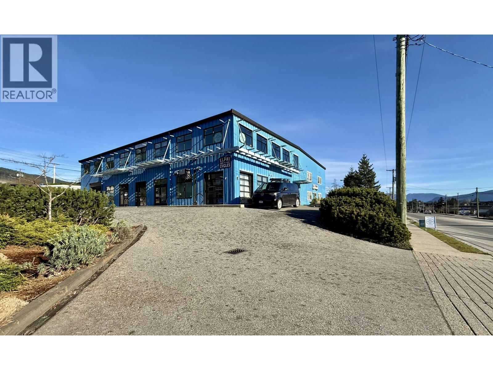 1058 Gibsons Way, Gibsons, British Columbia  V0N 1V7 - Photo 2 - C8074616