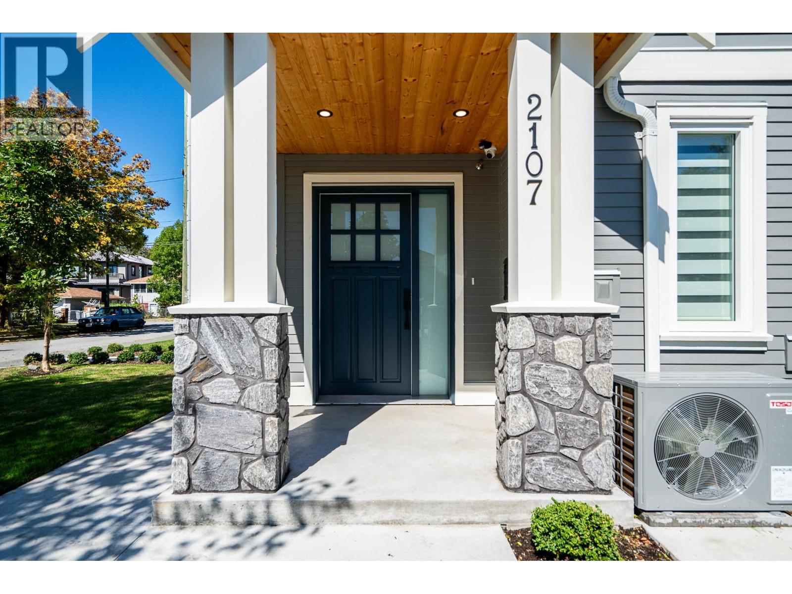 2107 E 33RD AVENUE, Vancouver, British Columbia