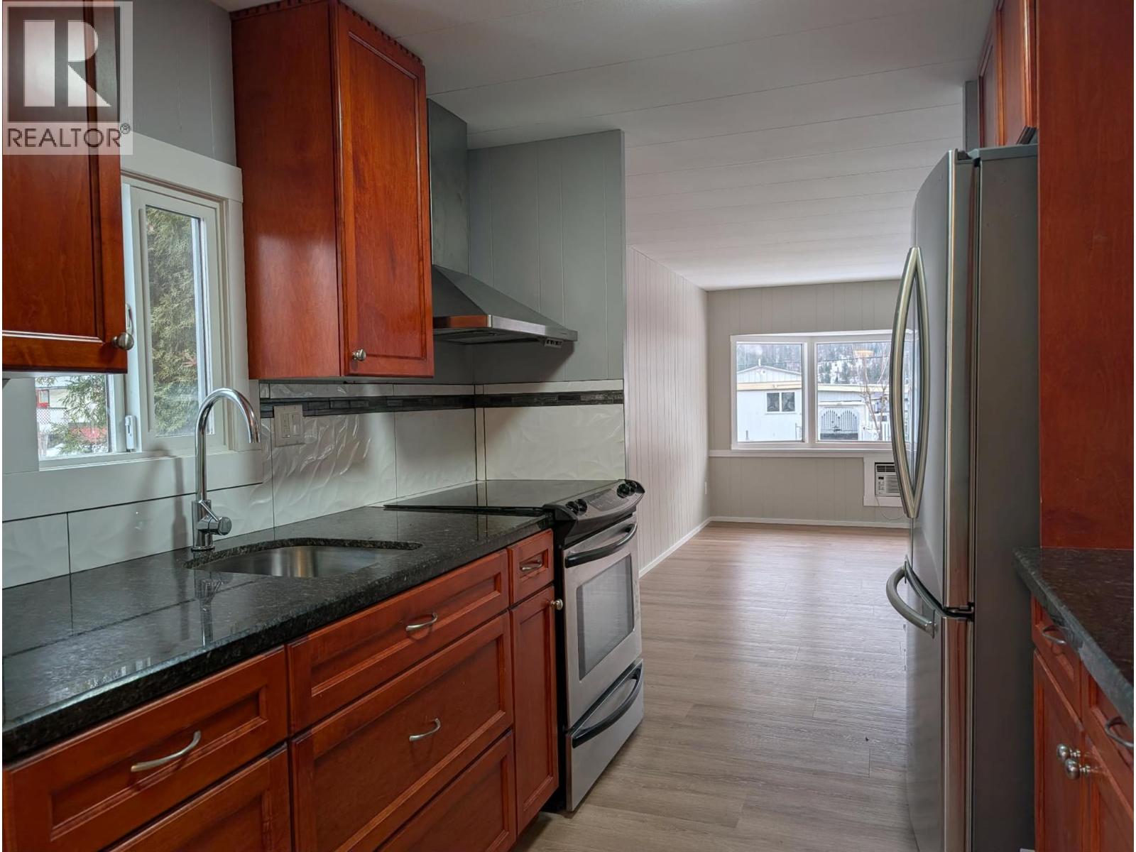 446 Mabel Lake Road Unit# E9, Lumby, British Columbia  V0E 2G5 - Photo 9 - 10373150