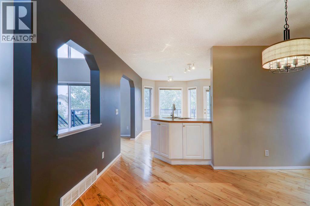 435 Douglas Ridge Mews Se, Calgary, Alberta  T2Z 2M4 - Photo 9 - A2262784