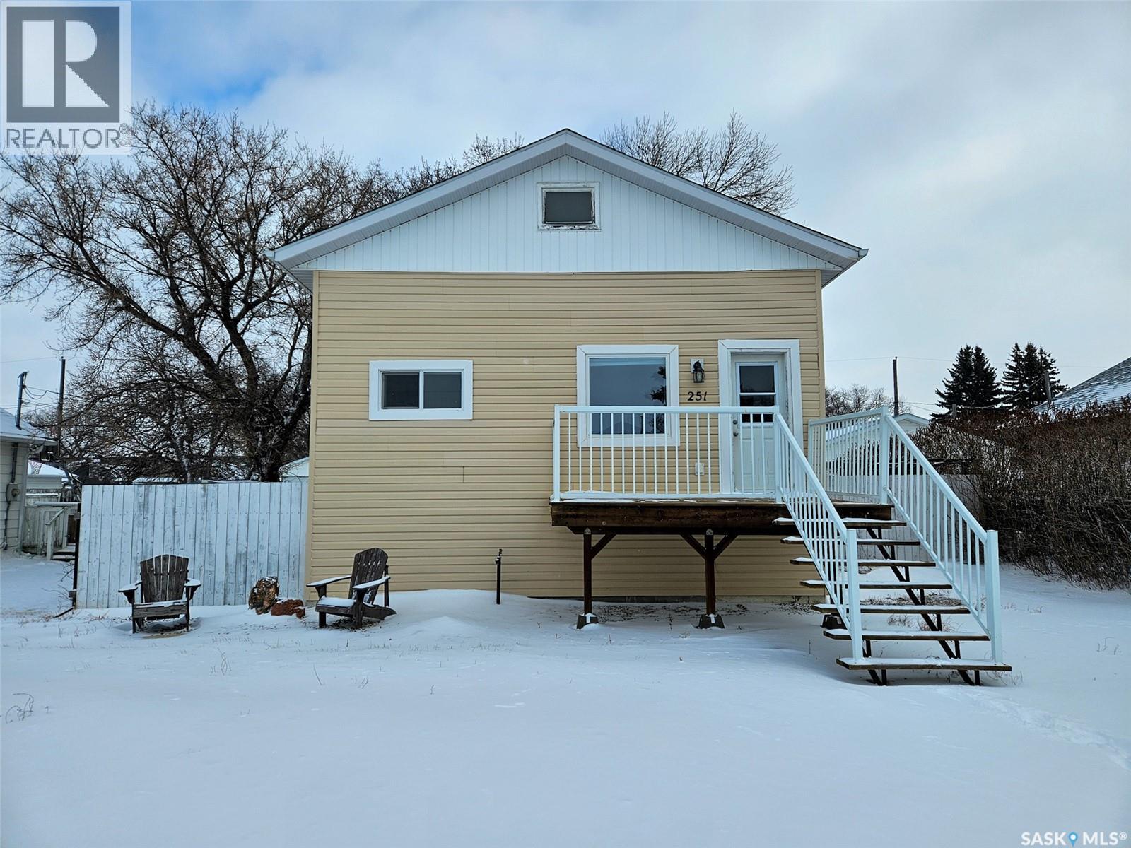 251 5th Avenue Se, Swift Current, Saskatchewan  S9H 3M9 - Photo 1 - SK027253