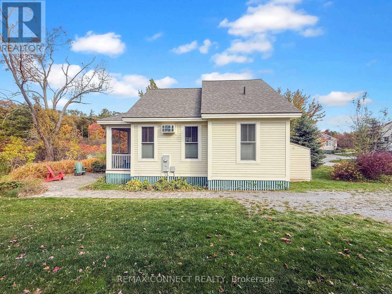 74 - 18 Natures Lane, Prince Edward County, Ontario  K0K 1P0 - Photo 3 - X12480375