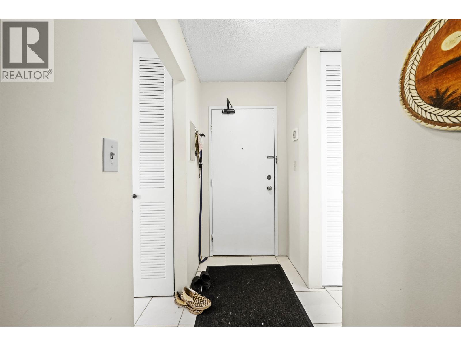 203 9584 Manchester Drive, Burnaby, British Columbia  V3N 4R1 - Photo 5 - R3082277