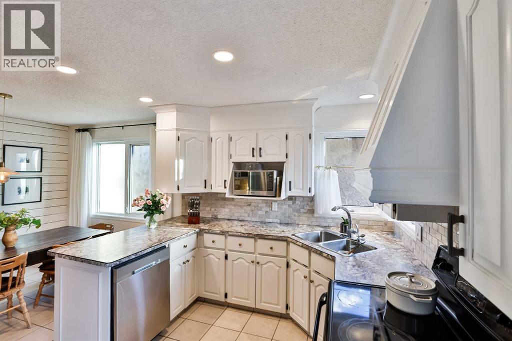 70 Sherwood Boulevard W, Lethbridge, Alberta  T1K 6E9 - Photo 12 - A2279456