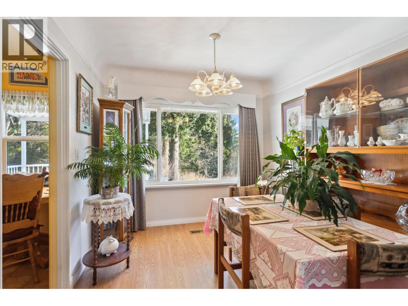 8222 Joffre Avenue, Burnaby, British Columbia  V5J 3L3 - Photo 5 - R3082293