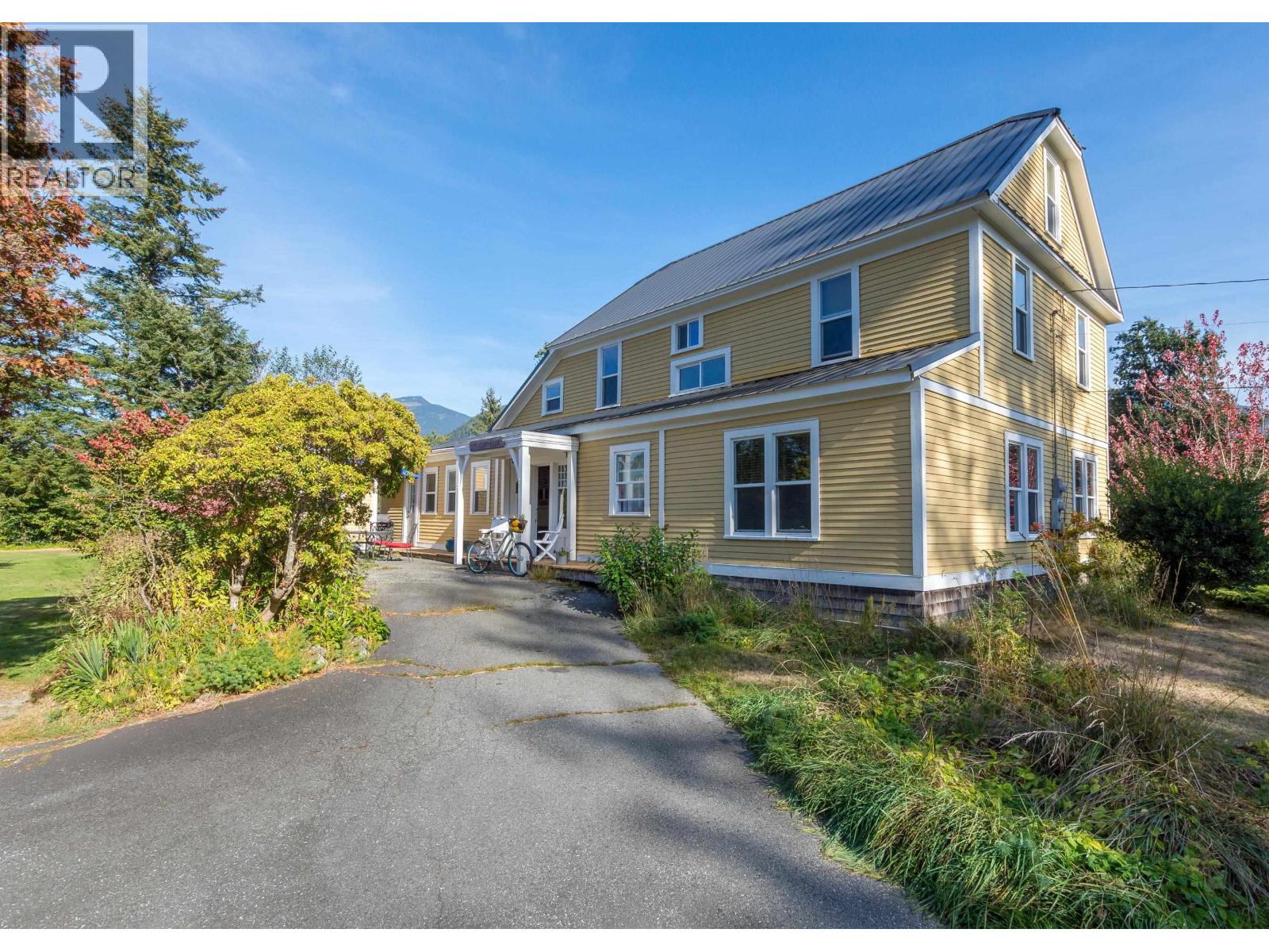 1189 Judd Road, Squamish, British Columbia  V0N 1H0 - Photo 3 - R3082323