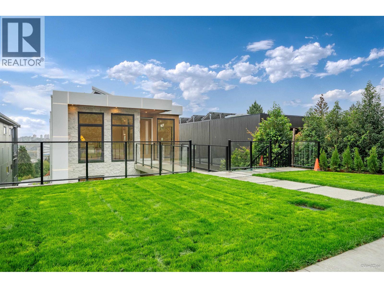 971 Adderley Street, North Vancouver, British Columbia  V7L 1T2 - Photo 1 - R3082291