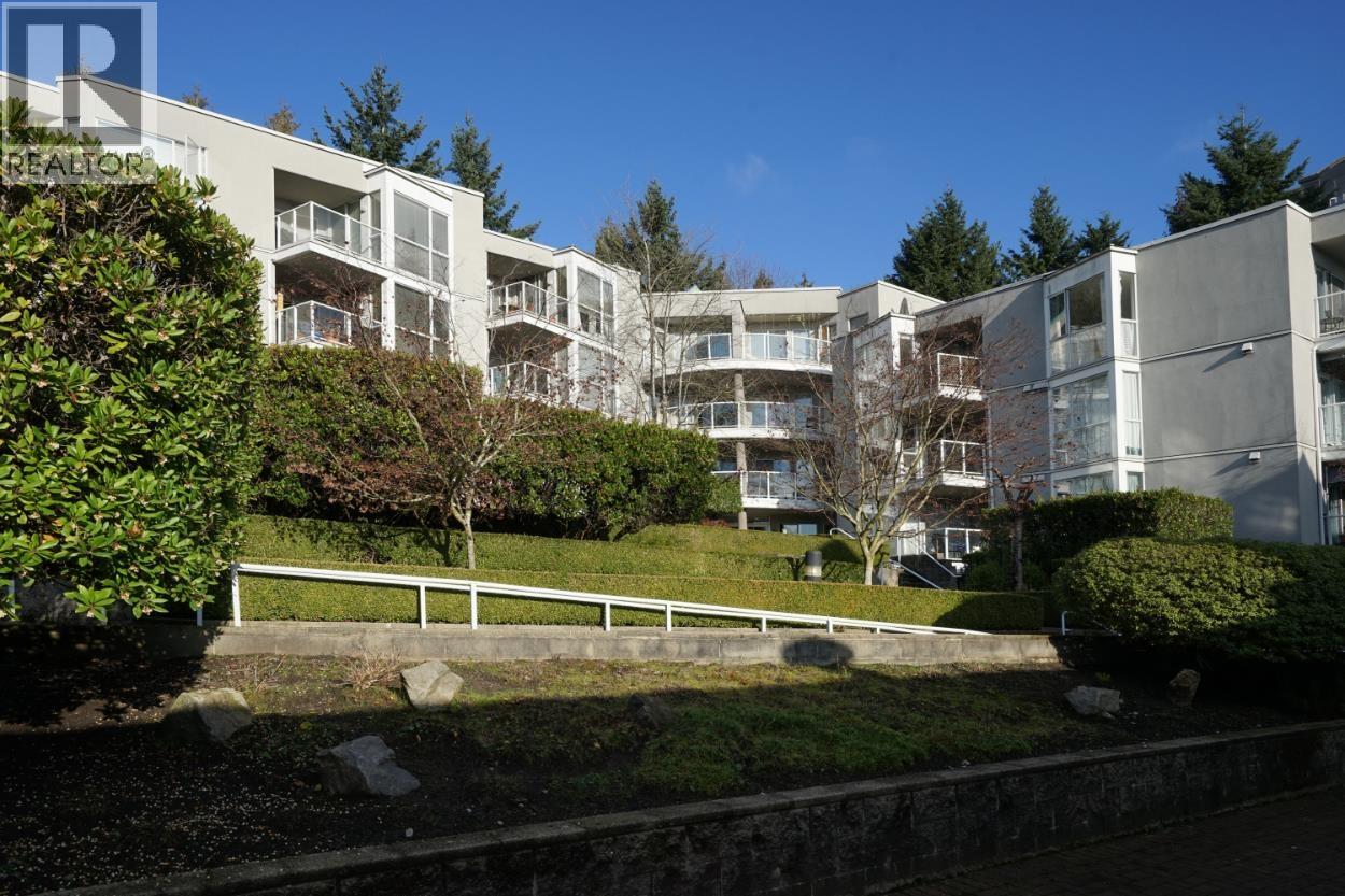 4 8430 JELLICOE STREET, Vancouver, British Columbia