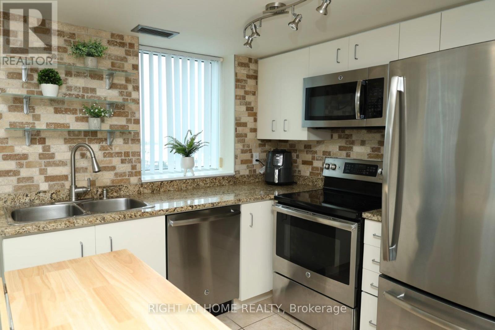 503 - 2565 Erin Centre Boulevard, Mississauga, Ontario  L5M 6Z8 - Photo 2 - W12719852