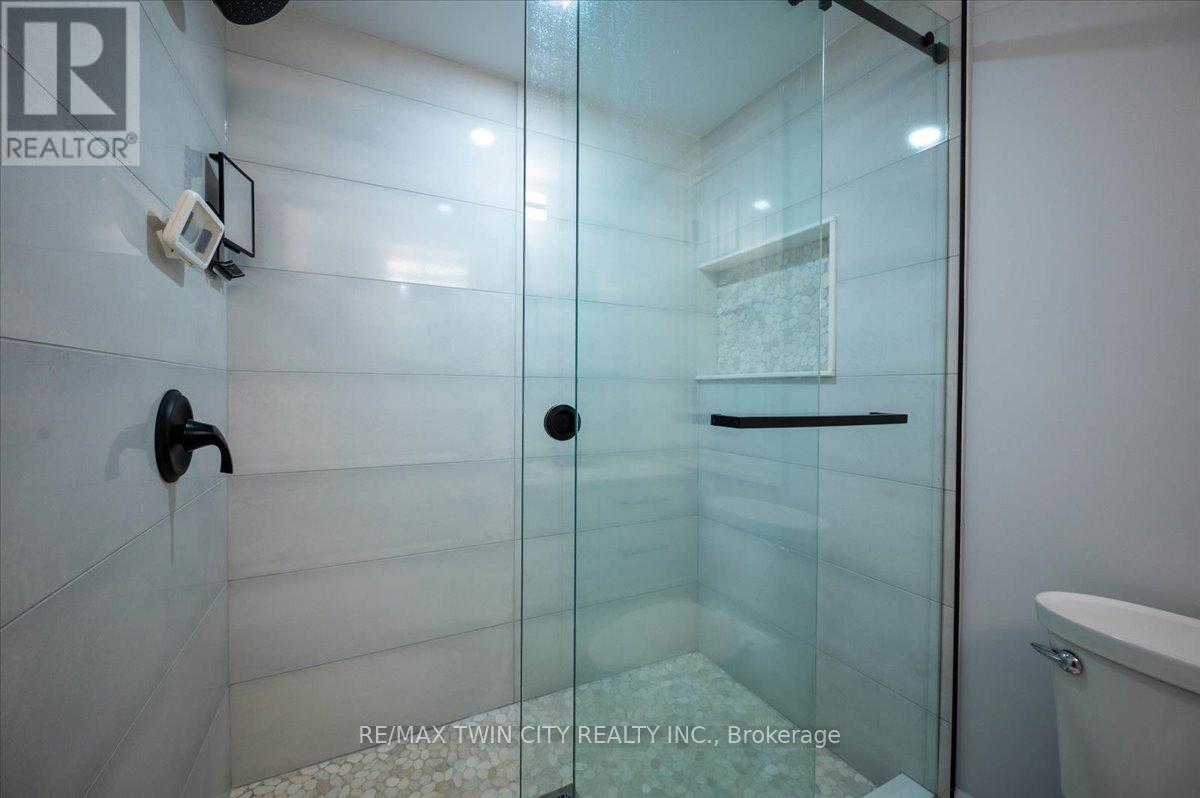 162 Greenbrook Drive, Kitchener, Ontario  N2M 4J7 - Photo 17 - X12716354