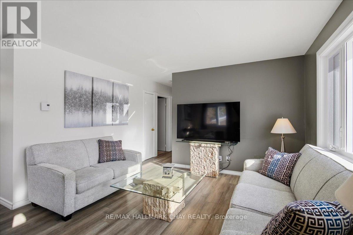 734 Roberts Road, Innisfil, Ontario  L9S 2E4 - Photo 4 - N12721780