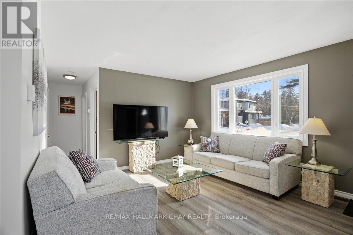 734 Roberts Road, Innisfil, Ontario  L9S 2E4 - Photo 5 - N12721780