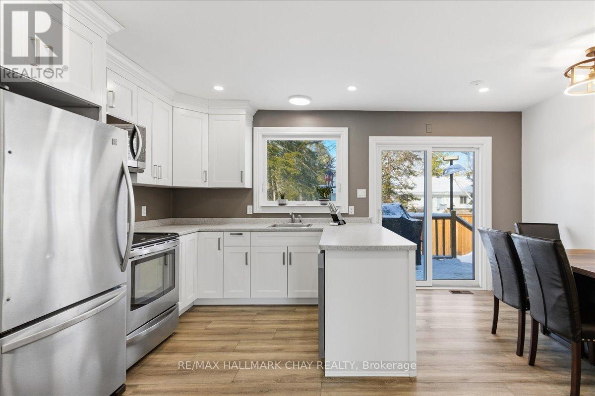 734 Roberts Road, Innisfil, Ontario  L9S 2E4 - Photo 9 - N12721780