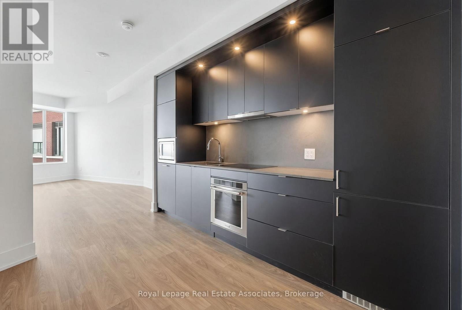 630 - 259 The Kingsway, Toronto, Ontario  M9A 0G2 - Photo 2 - W12721776