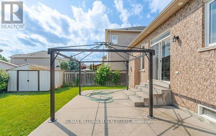 134 Southlake Boulevard, Brampton, Ontario  L6V 4S8 - Photo 3 - W12721784