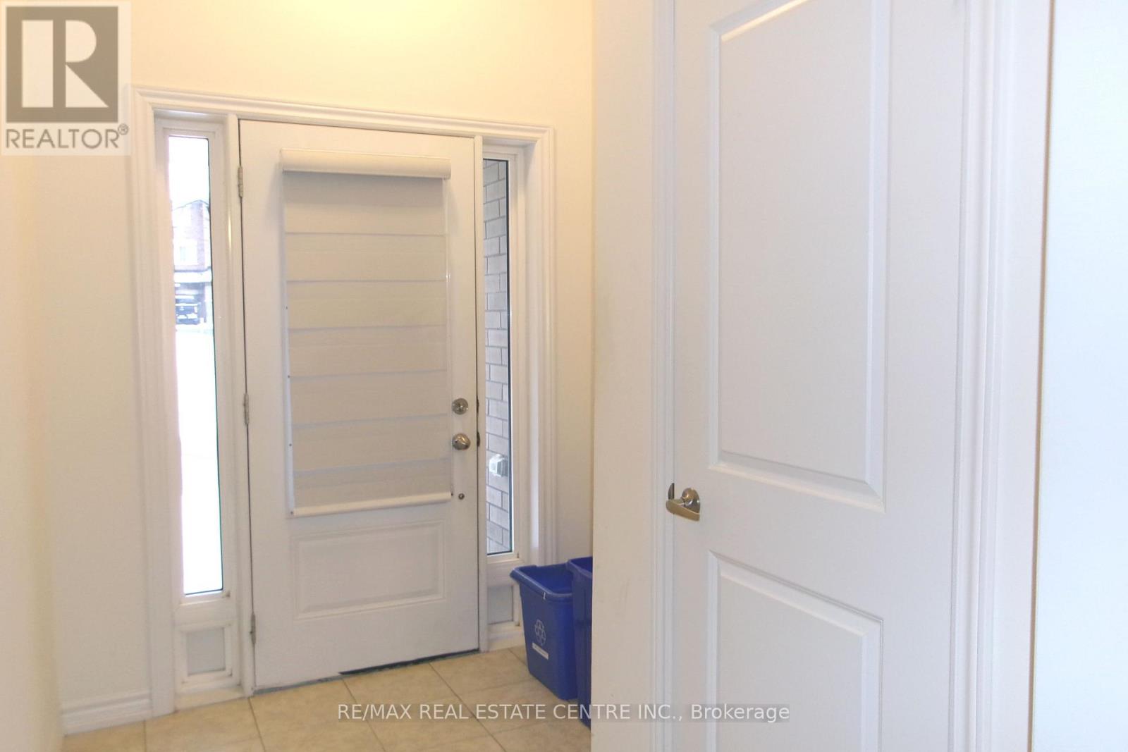 # 2 - 68 First Street, Orangeville, Ontario  L9W 2E4 - Photo 3 - W12721824