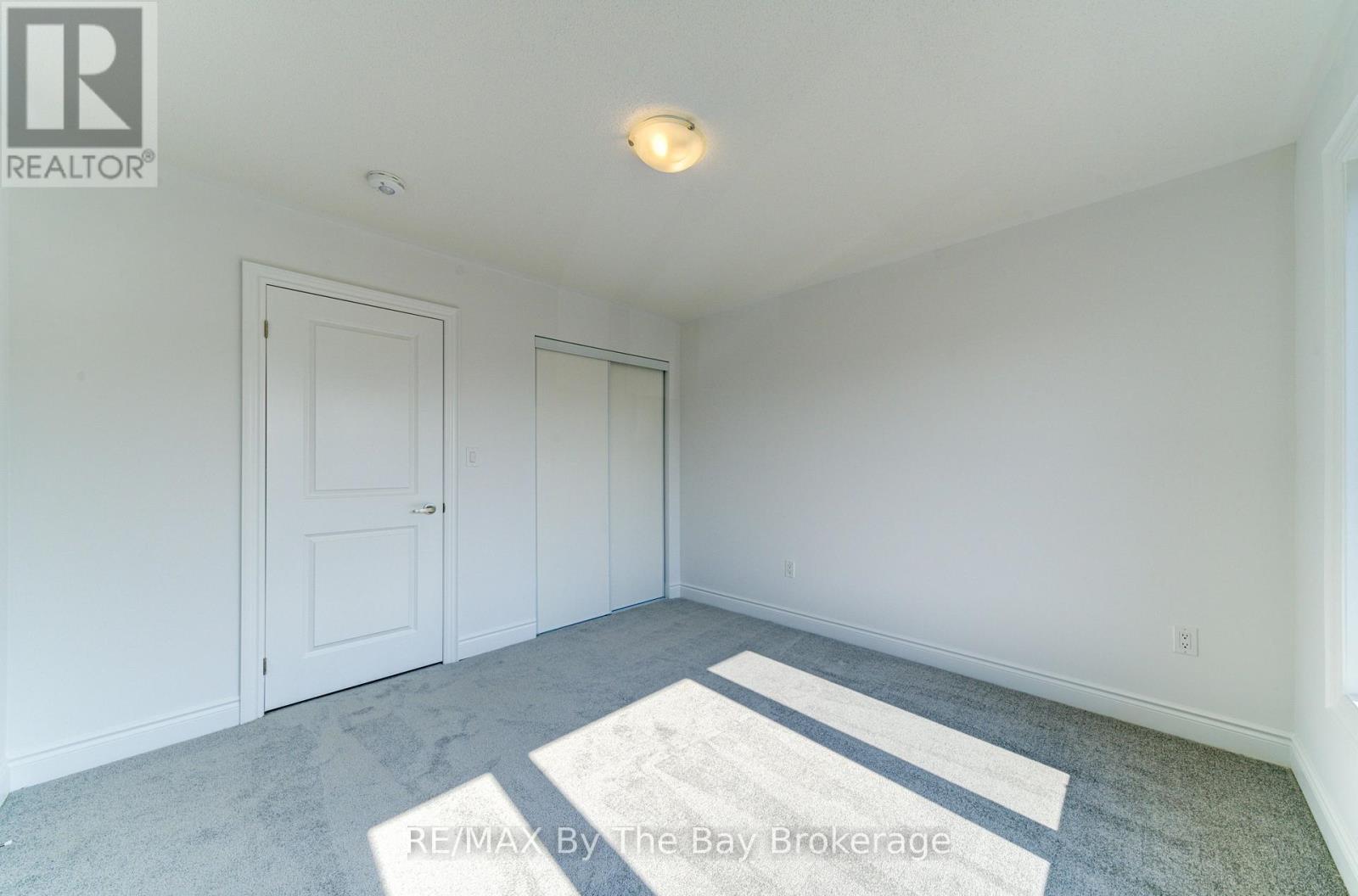 21 Lisa Street, Wasaga Beach, Ontario  L9Z 1J9 - Photo 37 - S12429822