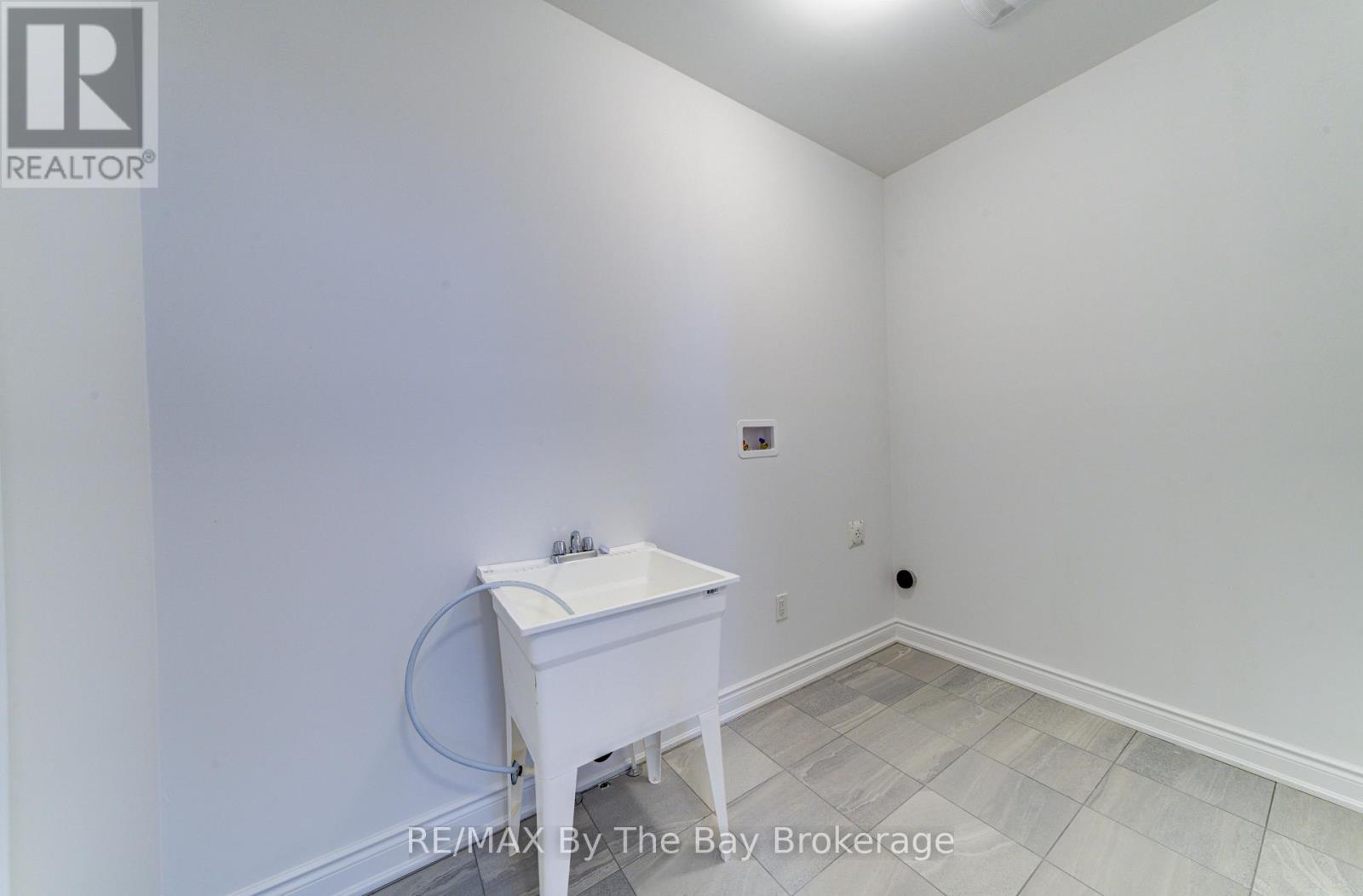 21 Lisa Street, Wasaga Beach, Ontario  L9Z 1J9 - Photo 42 - S12429822