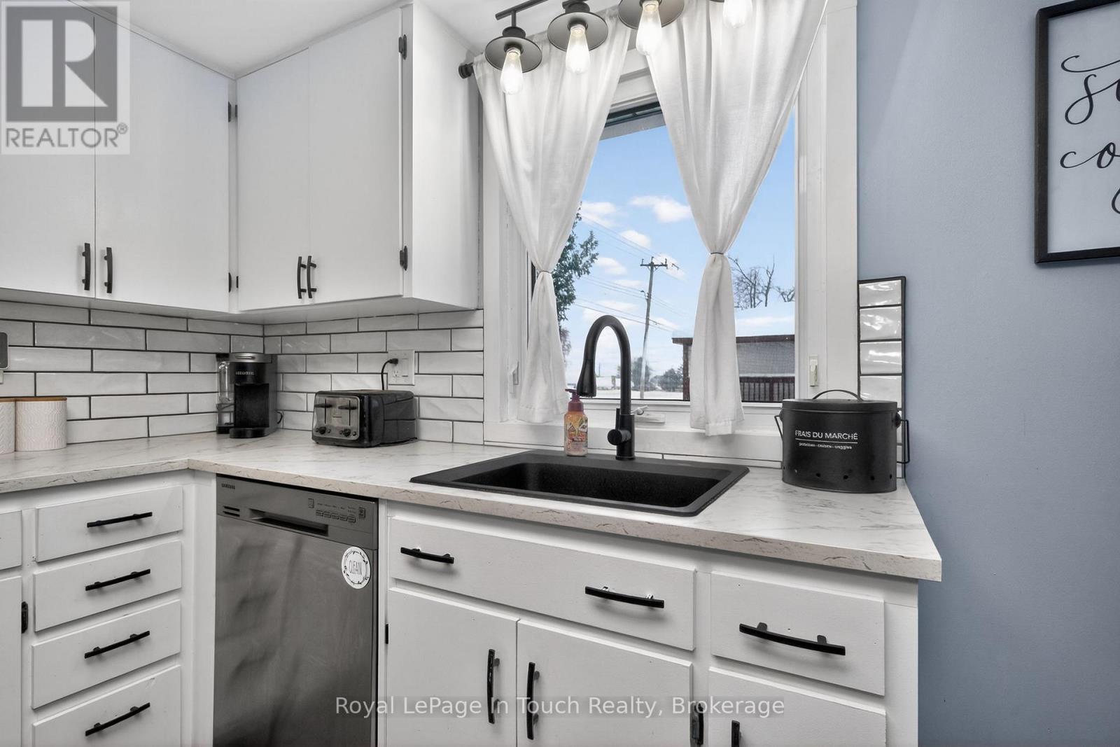 129 First Avenue, Tay, Ontario  L0K 1R0 - Photo 7 - S12721386