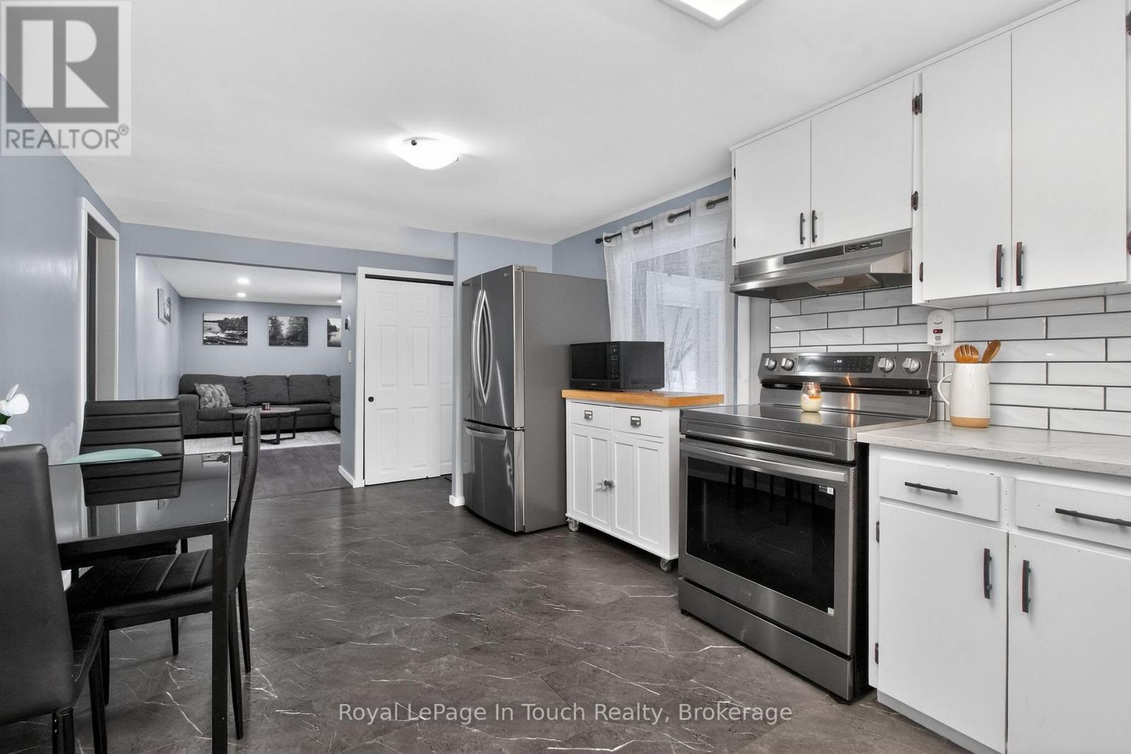 129 First Avenue, Tay, Ontario  L0K 1R0 - Photo 8 - S12721386