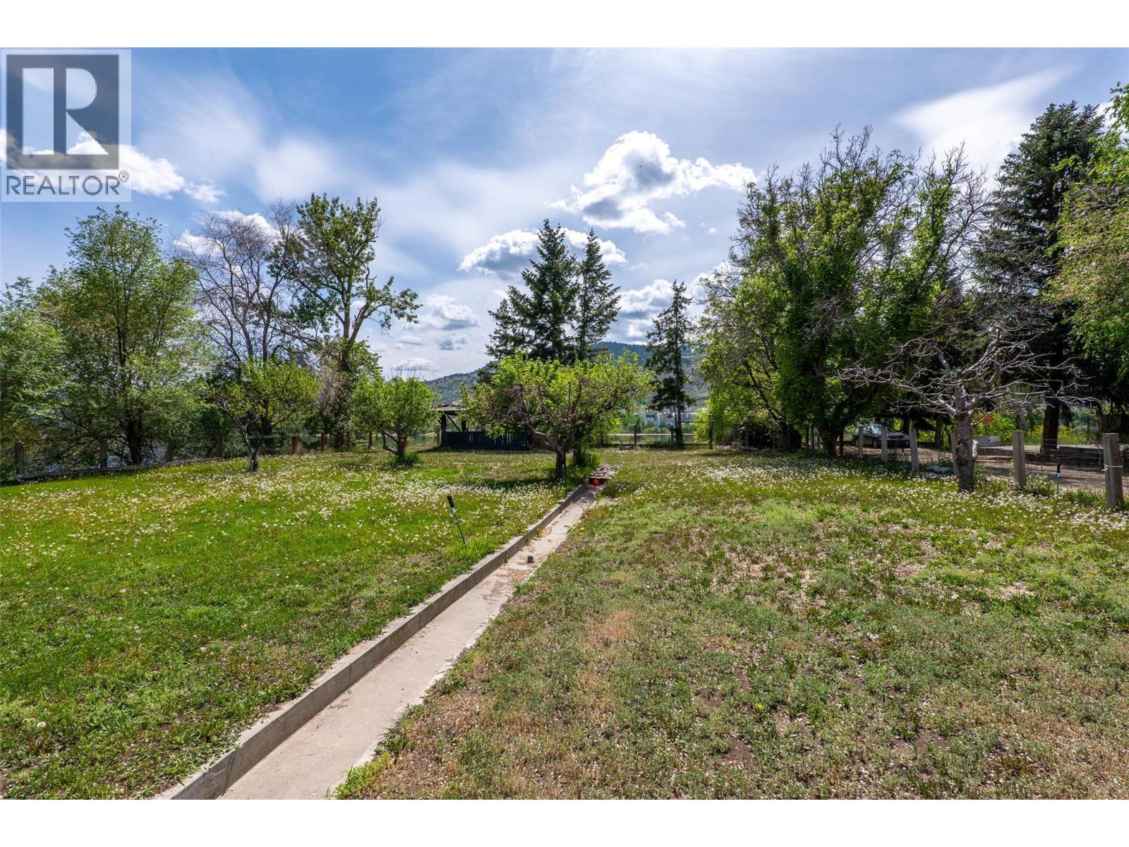 721 Strauss Street, Kamloops, British Columbia  V2B 5R7 - Photo 12 - 10373494