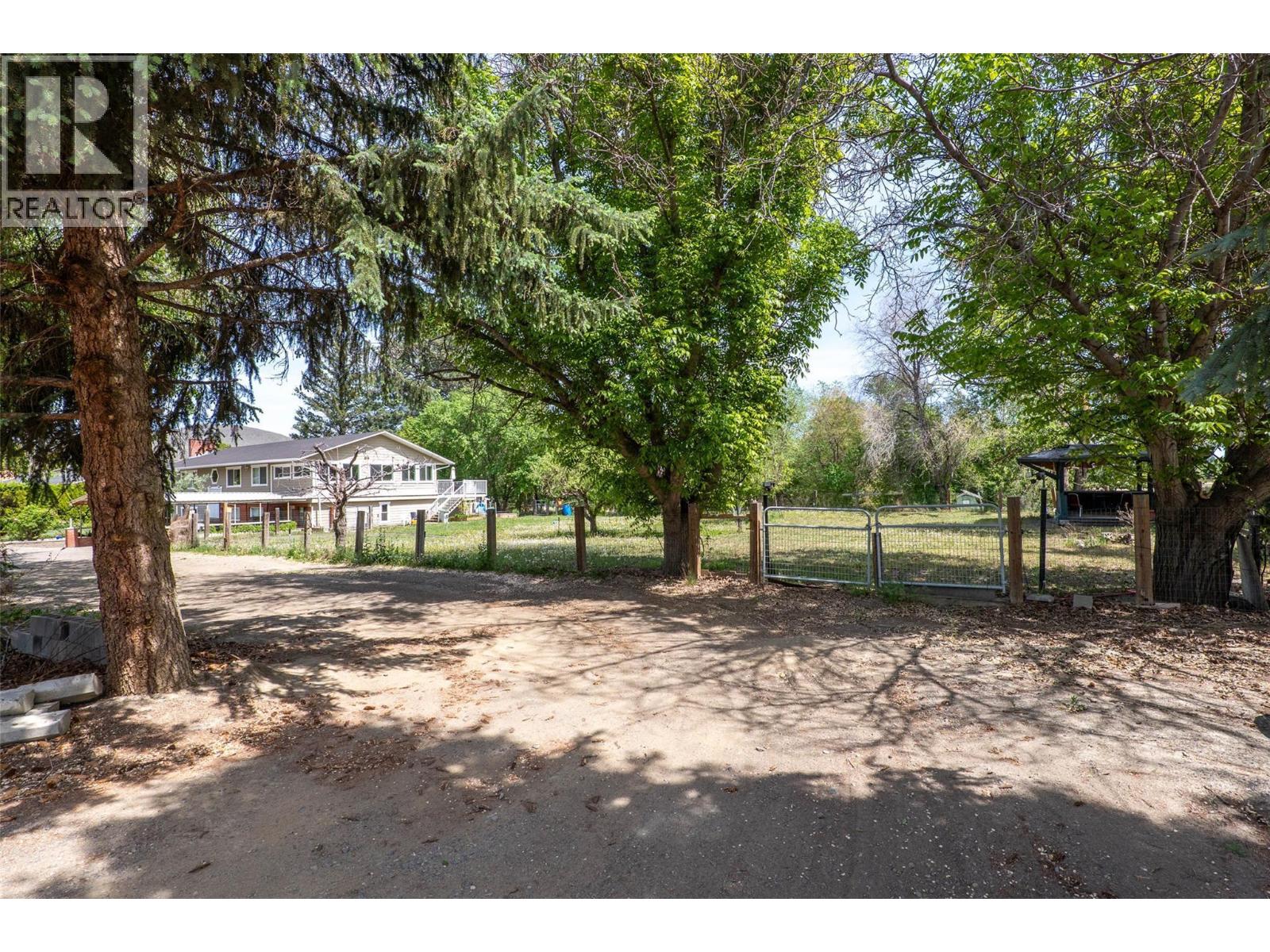 721 Strauss Street, Kamloops, British Columbia  V2B 5R7 - Photo 8 - 10373494