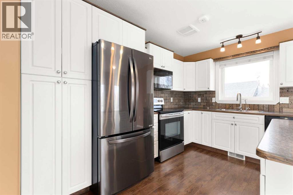 937 Main Street S, Redcliff, Alberta  T0J 2P0 - Photo 9 - A2275034