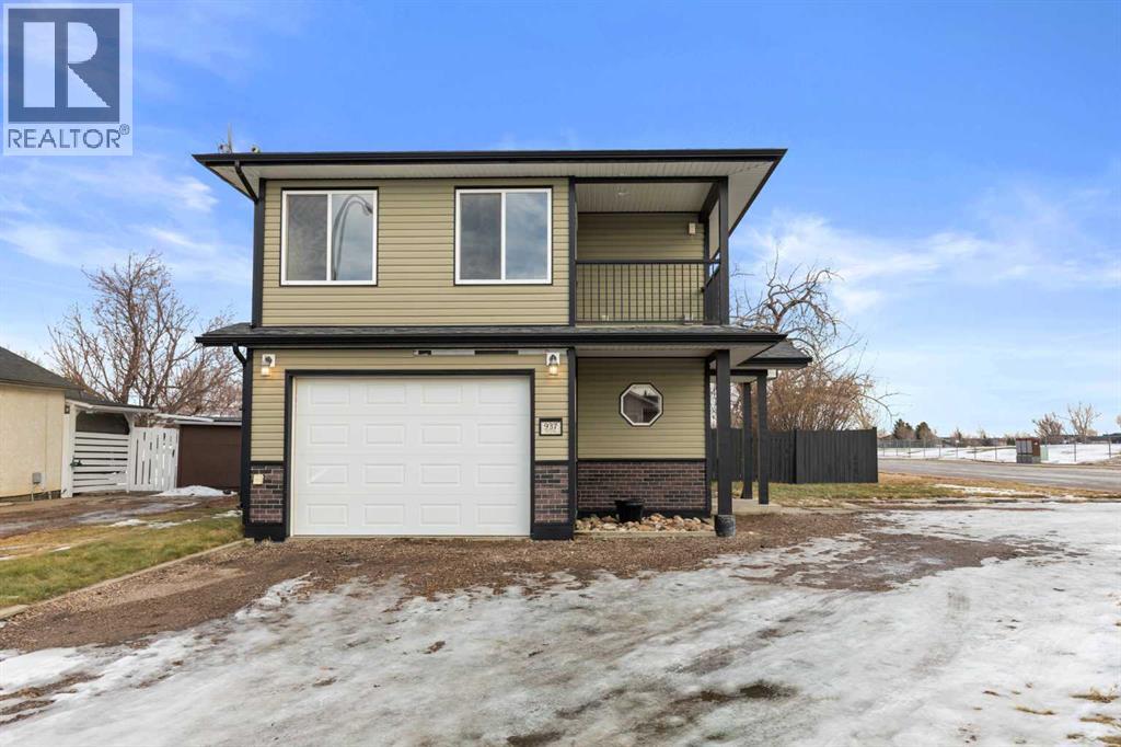 937 Main Street S, Redcliff, Alberta  T0J 2P0 - Photo 2 - A2275034