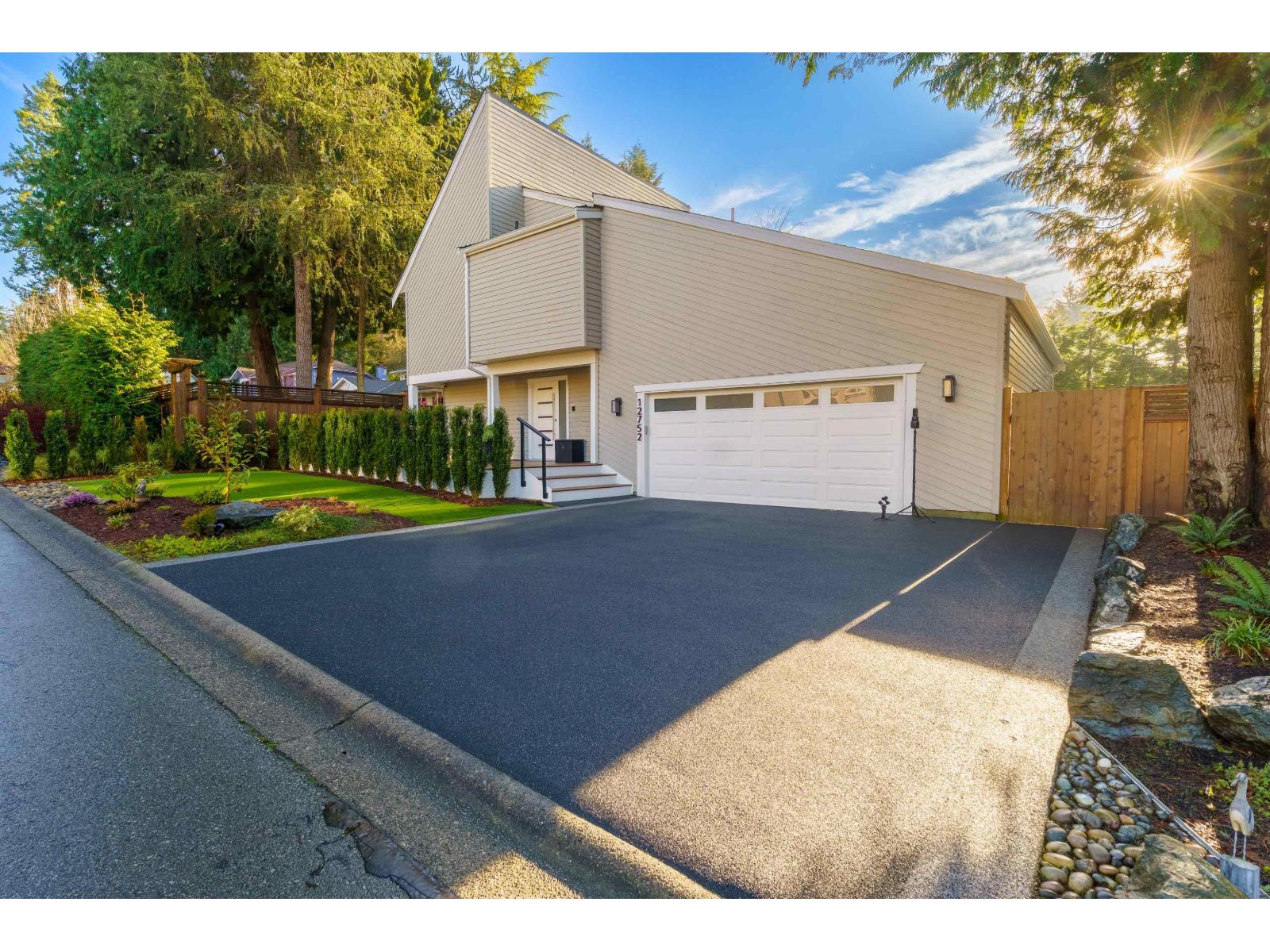 12752 Ocean Cliff Drive, Surrey, British Columbia  V4A 6G8 - Photo 2 - R3082345