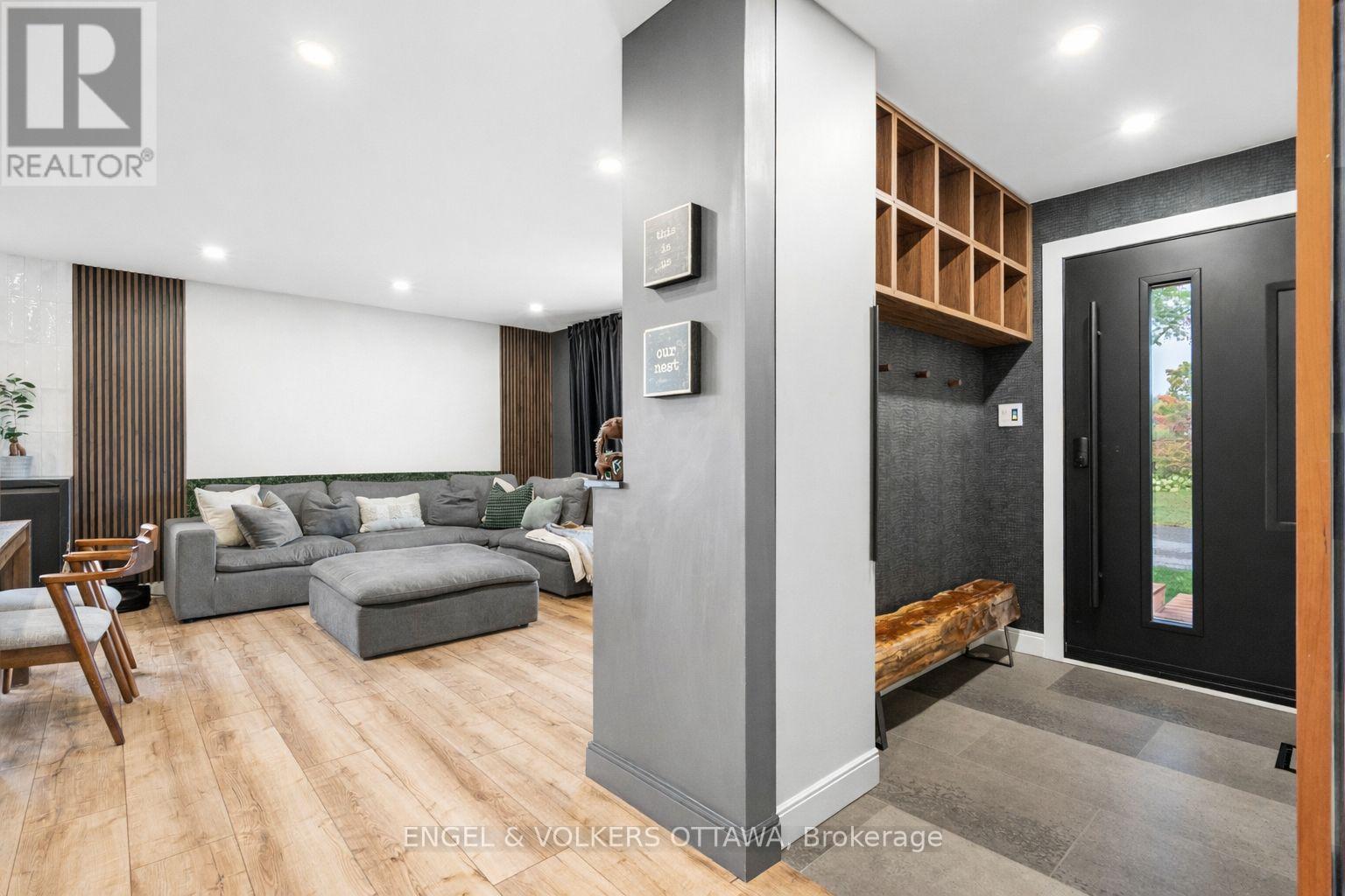 2 Davies Court, Ottawa, Ontario  K2L 1L6 - Photo 5 - X12721980