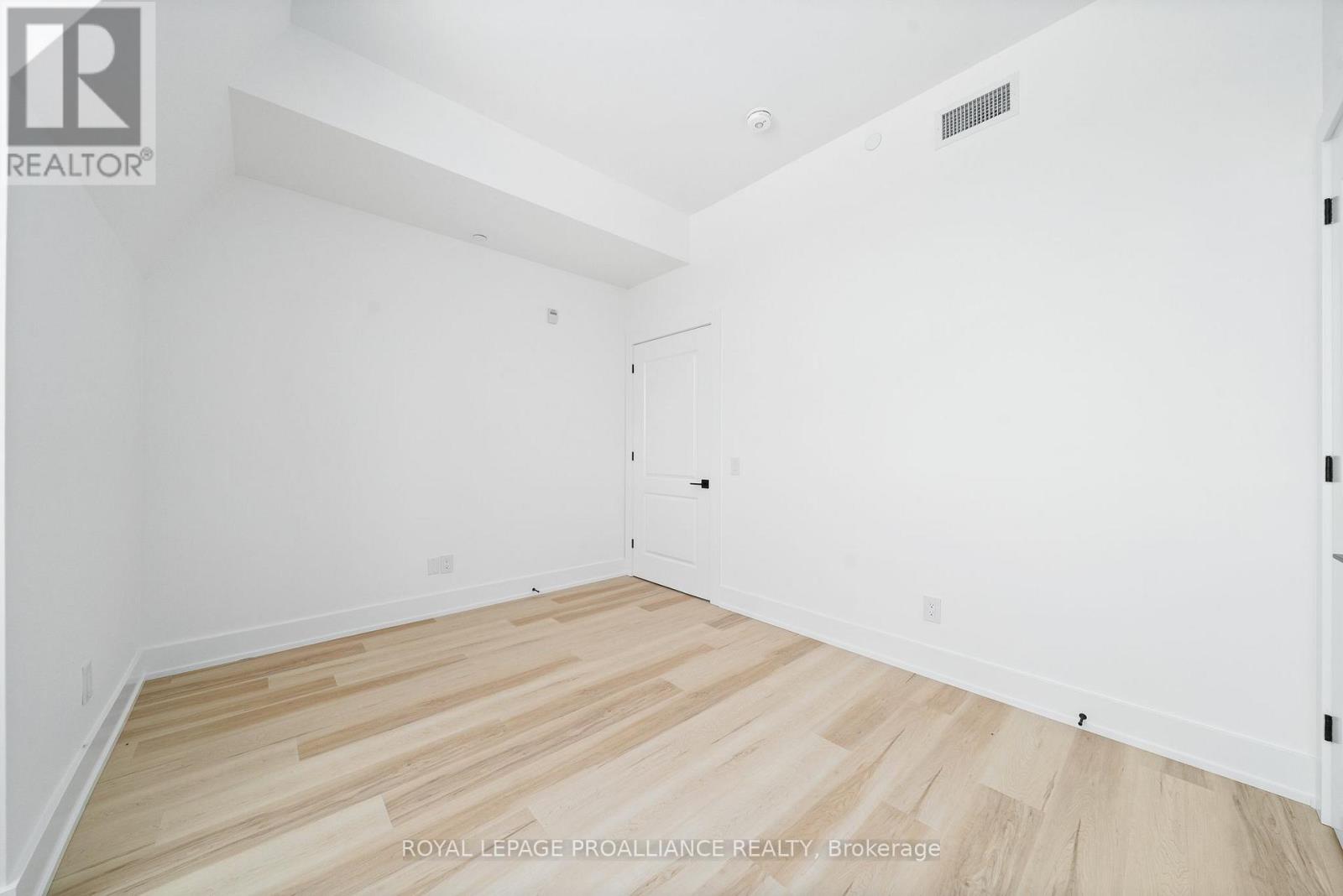 302 - 941 Charles Wilson Parkway, Cobourg, Ontario  K9A 0L2 - Photo 15 - X12517932