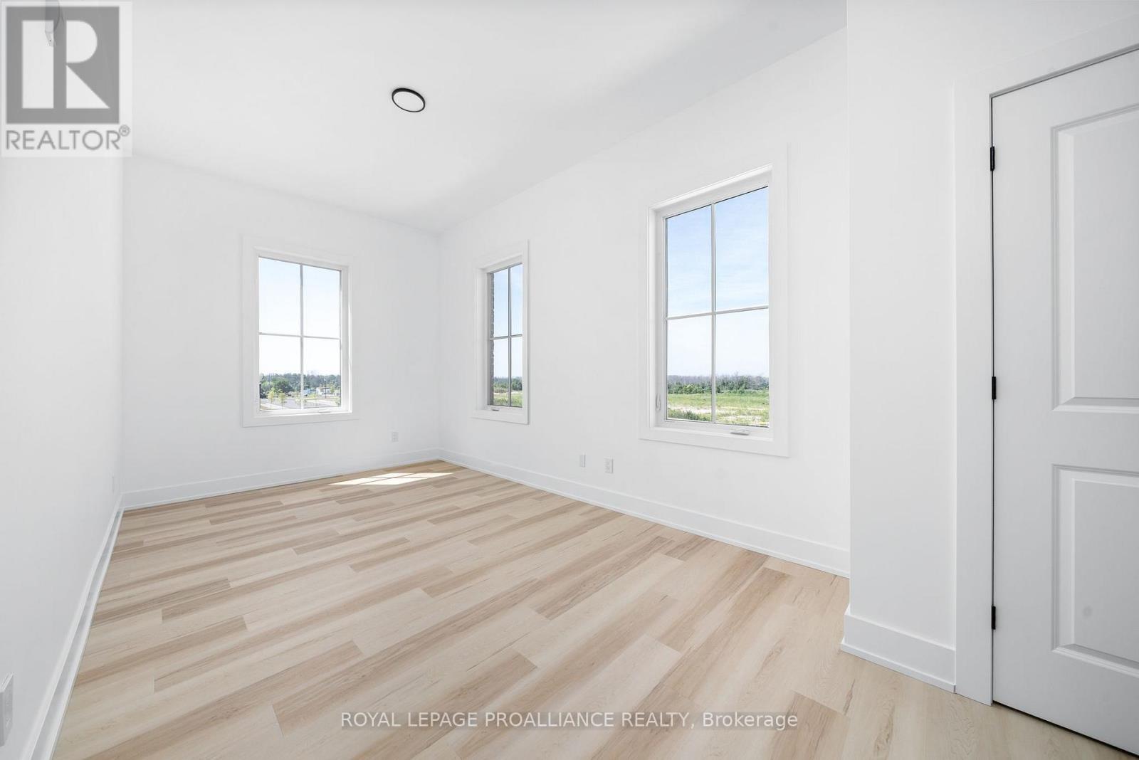 201 - 941 Charles Wilson Parkway, Cobourg, Ontario  K9A 0L2 - Photo 13 - X12378400