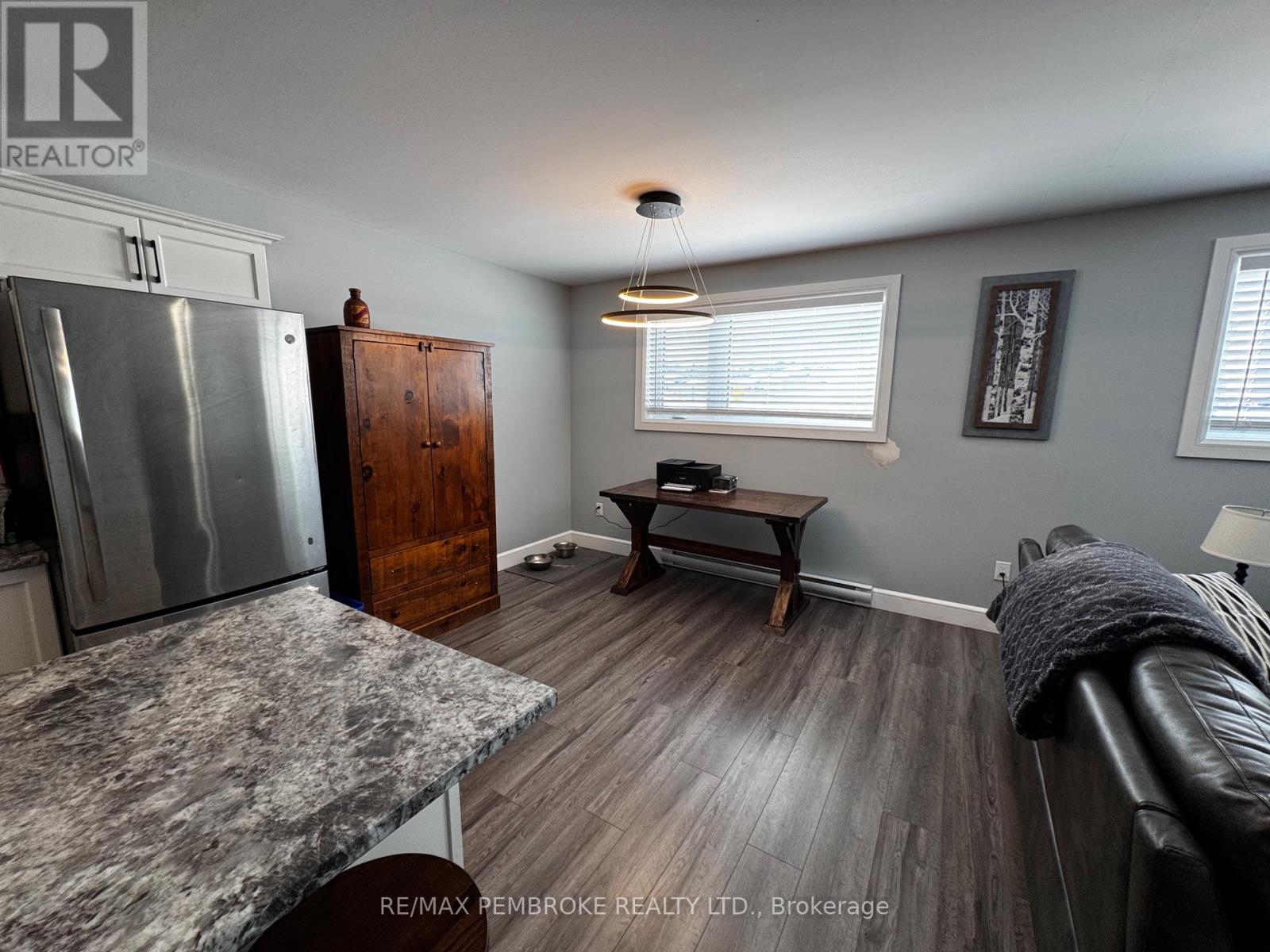 117 Chad Street, Petawawa, Ontario K8H 0G9 - Photo 13 - X12721946