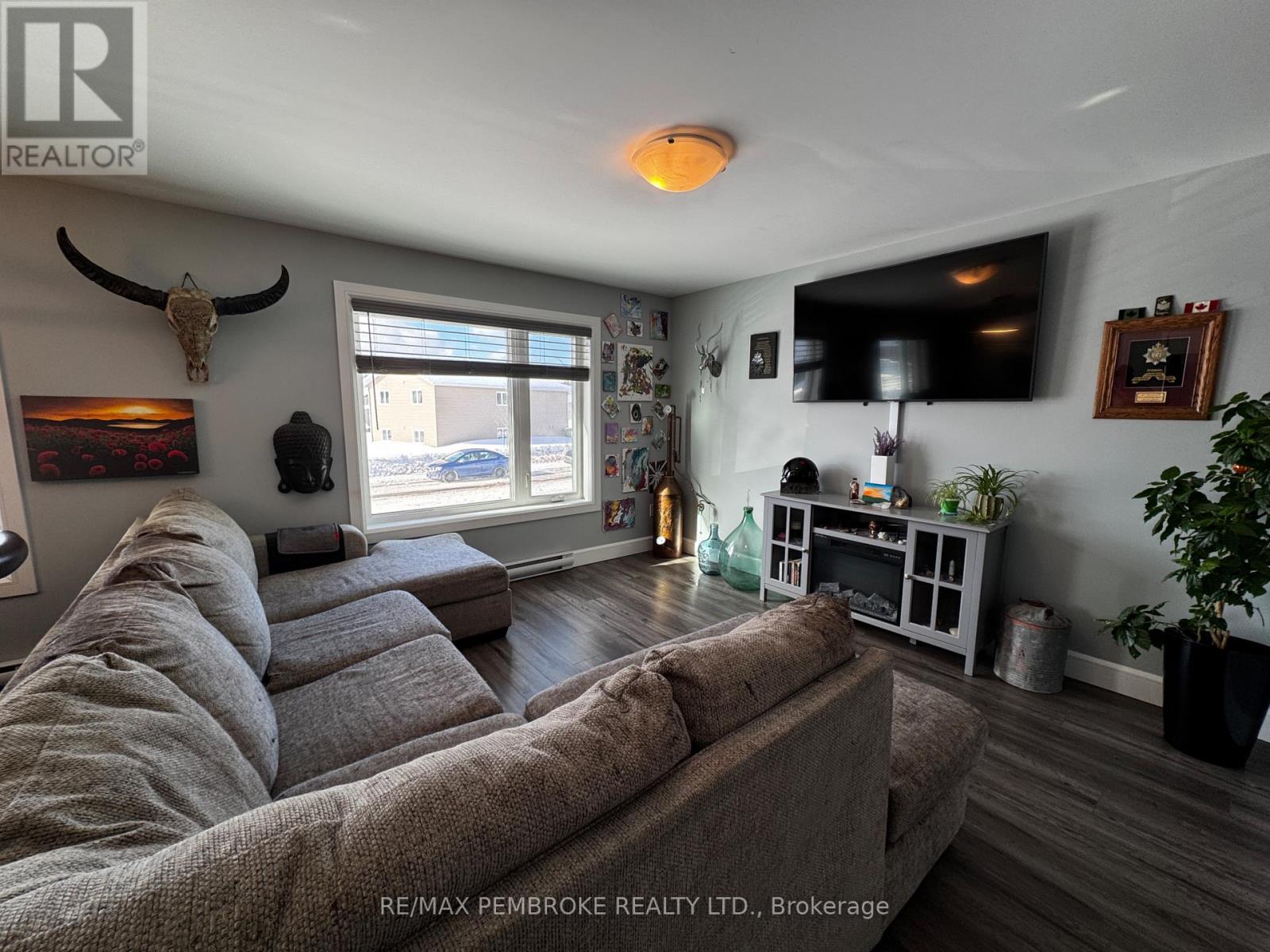 117 Chad Street, Petawawa, Ontario K8H 0G9 - Photo 5 - X12721946