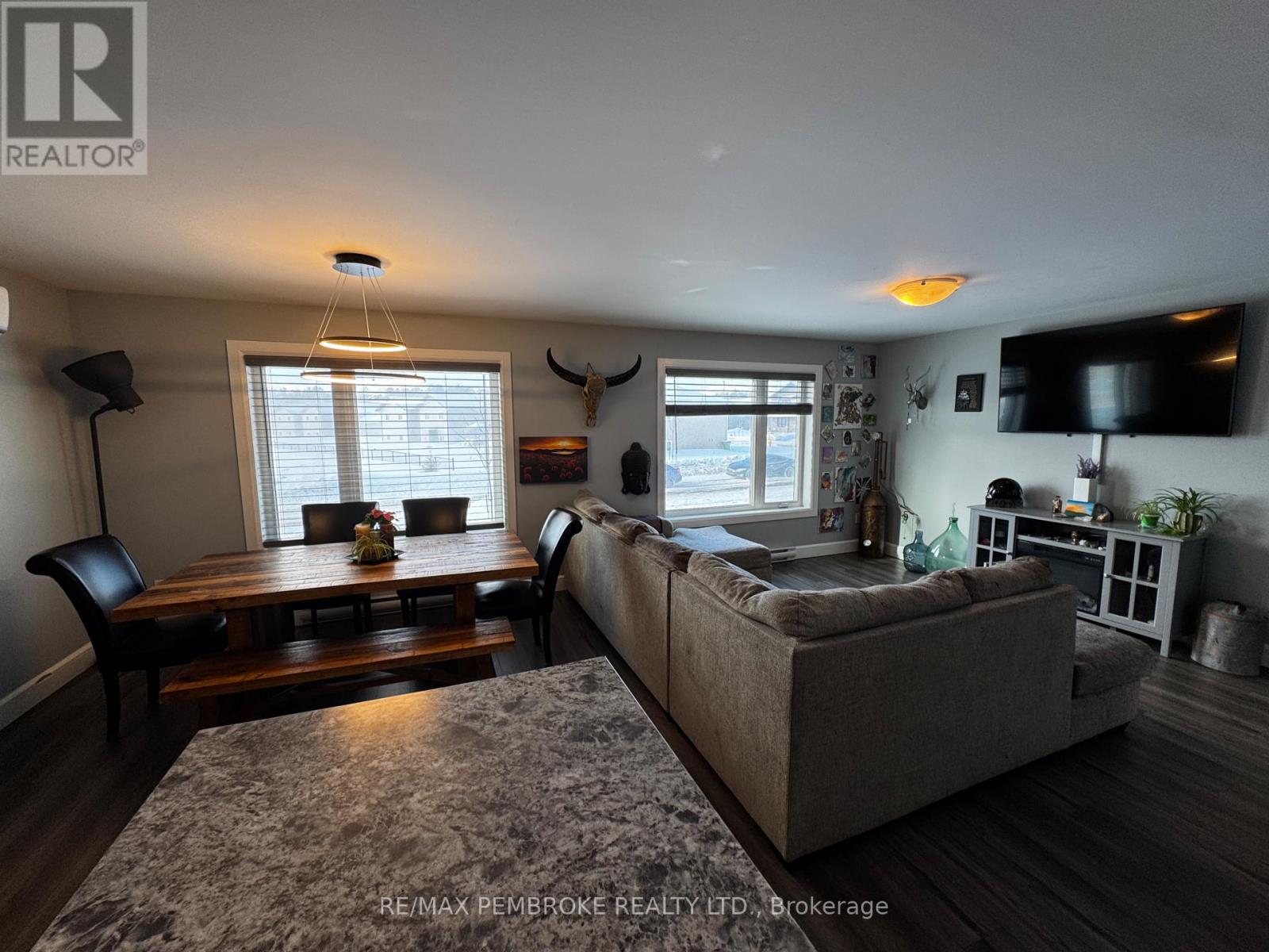 117 Chad Street, Petawawa, Ontario K8H 0G9 - Photo 6 - X12721946