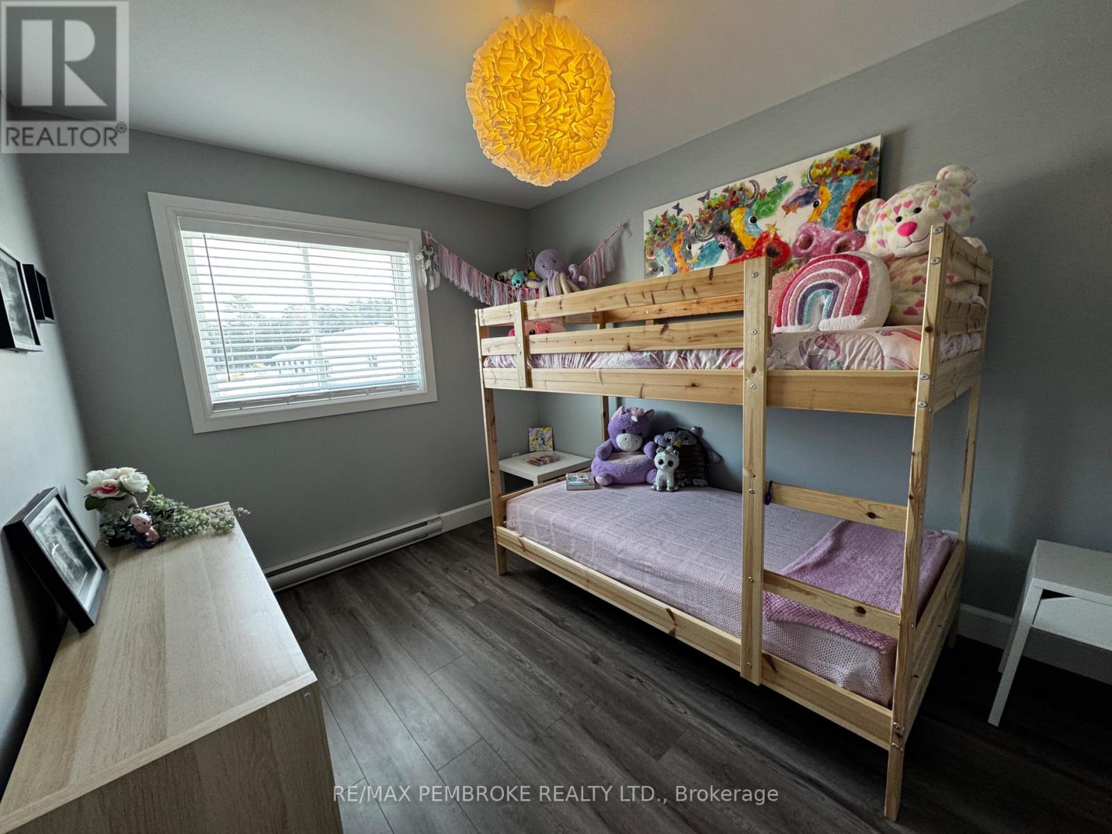 117 Chad Street, Petawawa, Ontario K8H 0G9 - Photo 8 - X12721946