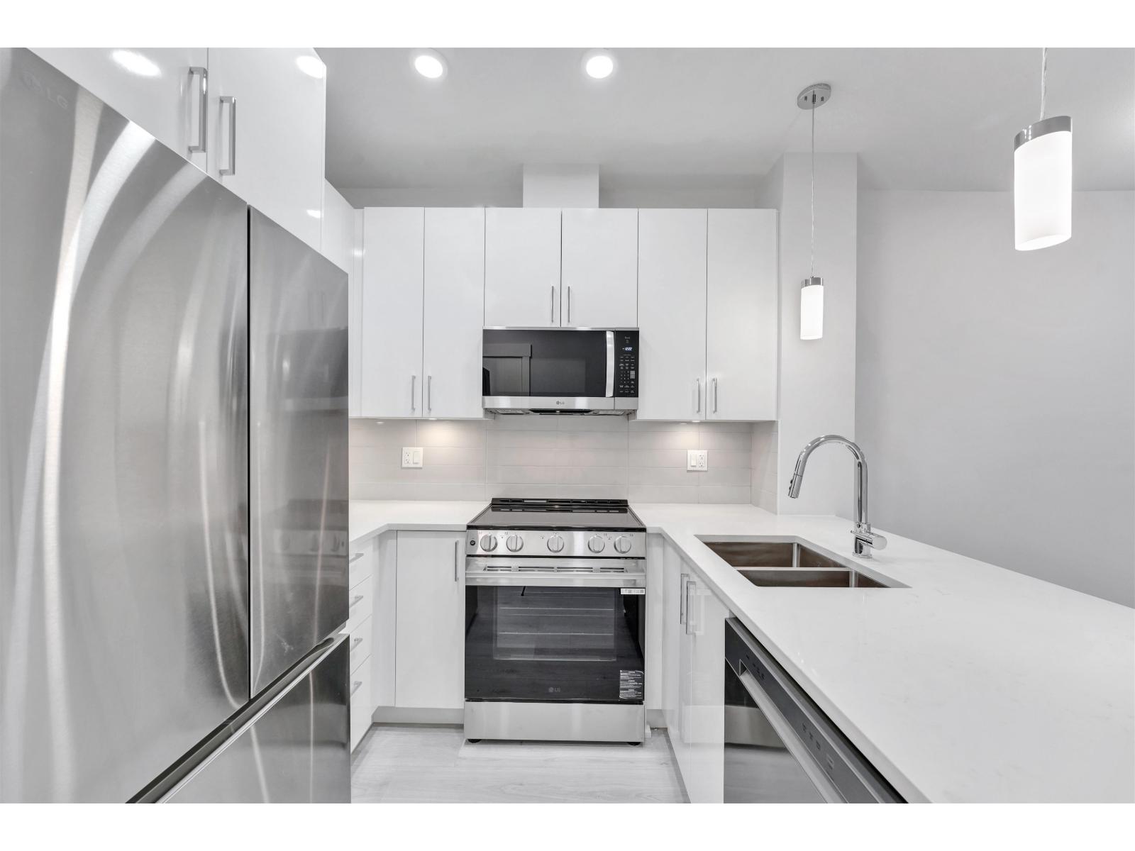 100 33886 Pine Street, Abbotsford, British Columbia  V2S 0N9 - Photo 4 - R3077433