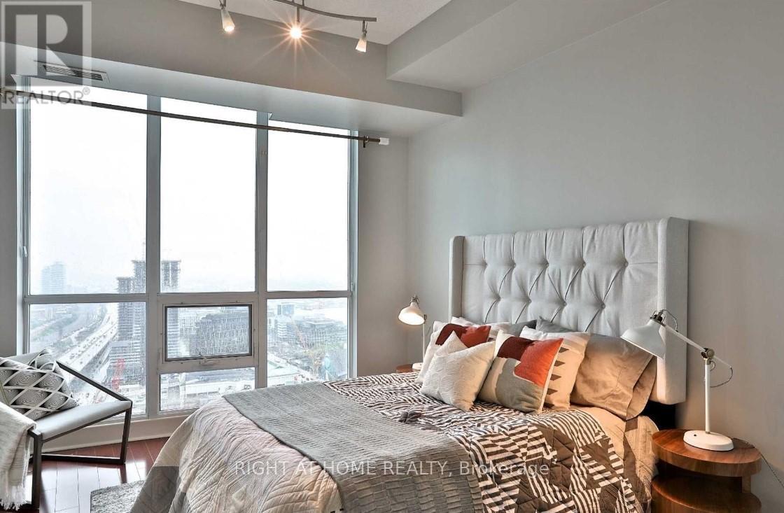 Ph 4004 - 16 Yonge Street, Toronto, Ontario  M5E 2A1 - Photo 11 - C12721906