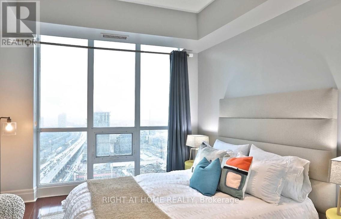 Ph 4004 - 16 Yonge Street, Toronto, Ontario  M5E 2A1 - Photo 12 - C12721906