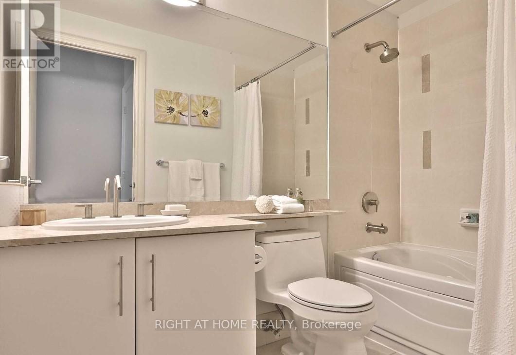 Ph 4004 - 16 Yonge Street, Toronto, Ontario  M5E 2A1 - Photo 13 - C12721906