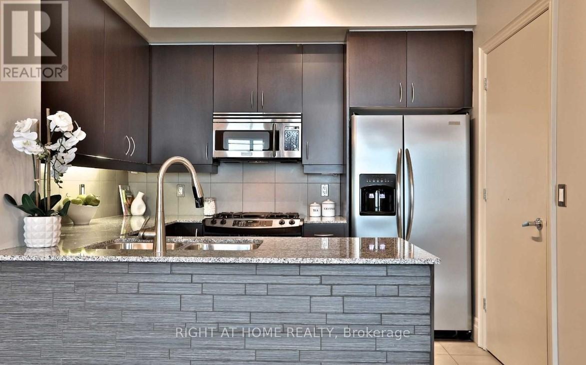 Ph 4004 - 16 Yonge Street, Toronto, Ontario  M5E 2A1 - Photo 8 - C12721906