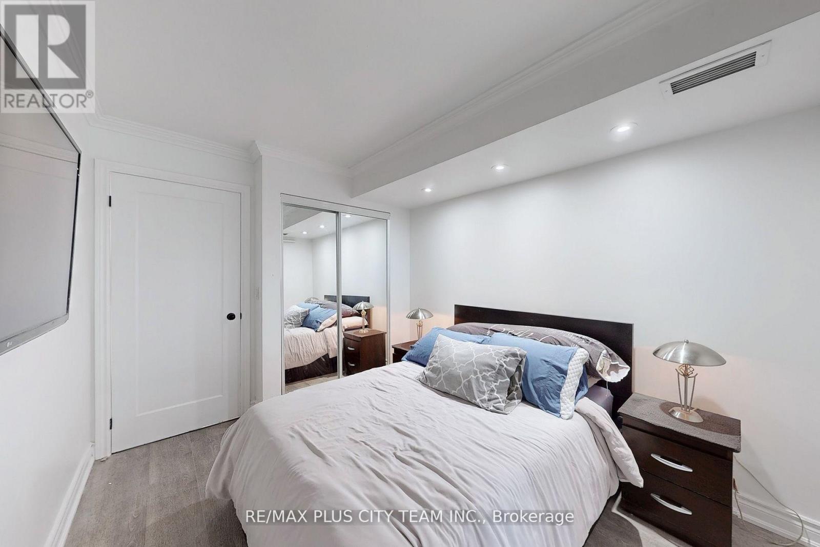 2515 - 8 Park Road, Toronto, Ontario  M4W 3S5 - Photo 14 - C12721994